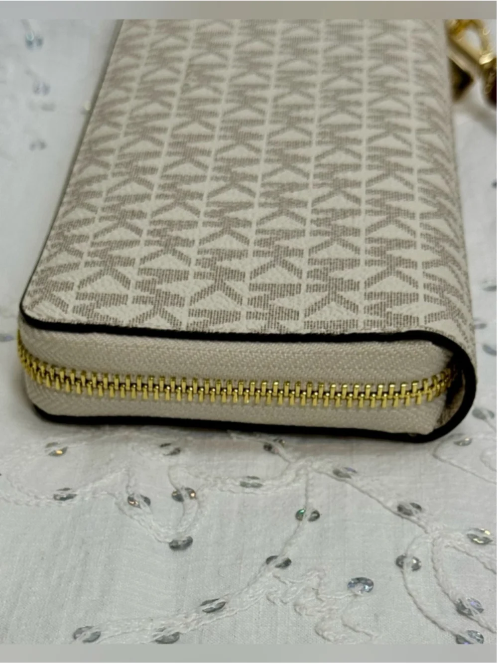 Michael Kors Jet Set Travel Large Continental Wristlet Wallet Vanilla Logo